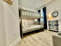 Coastal Dreamer-Family Friendly, 2 Kitchens, Golf Cart Included, Close to Beach