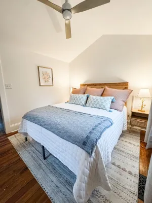 Walk to Night of Lights, Historic Home, Pets OK, Free Parking, Porch