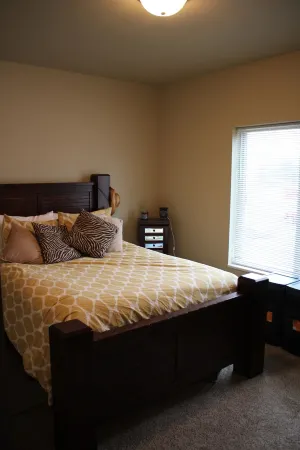 Cozy 2-bedroom condo in Waterloo south side with AC, WiFi & cable TV