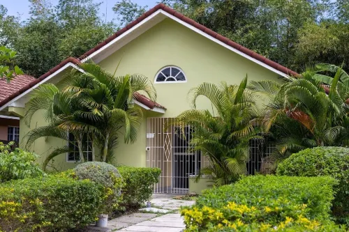 Bamboo Villa Hotels in Priory