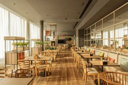 IntercityHotel Lübeck Отели рядом с достопримечательностью «Любекская академия музыки»