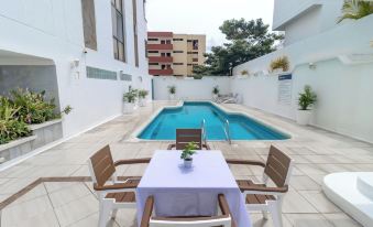 Hotel Axis Inn By GEH Suites