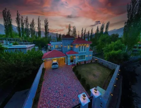 Arish Luxury Suites Отели в г. Скарду