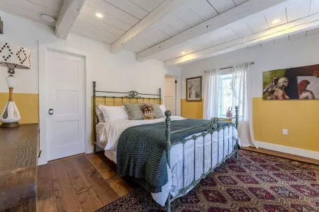 The Stonemason - A Private Catskill Winter Escape in the Woods close to Kingston