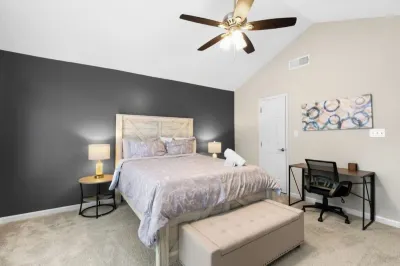 ☆ Hot Tub! Game Space! Fenced In Yard ☆ Hotels near Plantation Square