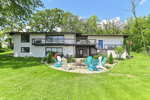 Inspirational nature backdrop. End of the road beside the woods. Hotels in Delavan