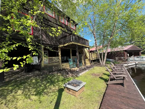 Parquet House - A Charming 8 Bedroom Waterfront Property ~ in the Heart of Inlet Hotel a Inlet