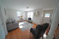 Renovated home with spa access Steps from Cantine Field/HITS