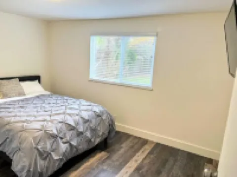 The Bluff House ~Upgraded & Close to town II Hotels in McKinleyville