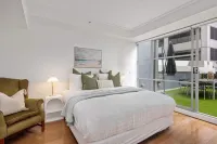 Darling Harbour 2BR Retreat with Spacious Balcony