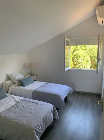 Maison Mitoyenne vue MER et Coucher de Soleil Отели в г. Пьетроселла