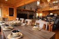 Luxury retreat/Hot tub/Carters Lake/Sleeps 22/Mountain view/firepit/pool table