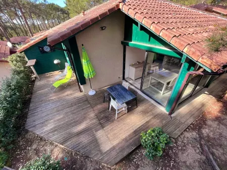 HOLIDAY HOME CLOSE TO BEACH AND POOL