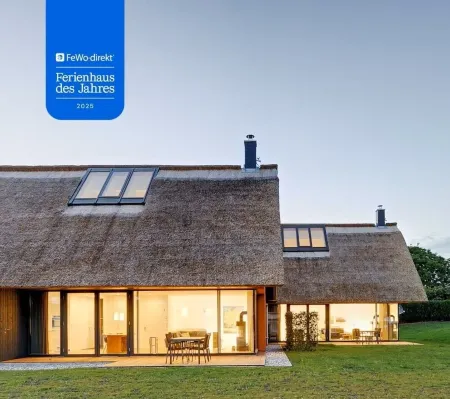 Thatched roof meets modernity, lake view; sauna, garden and much more... Отели в г. Путбус