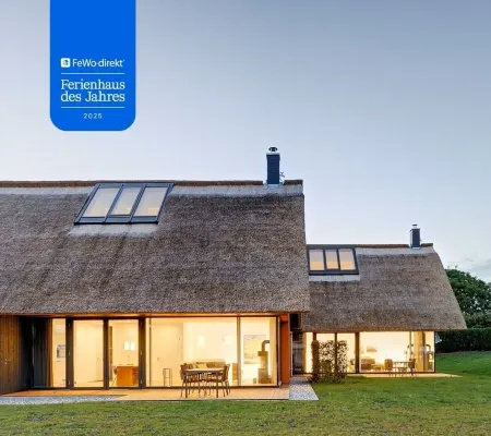 Thatched roof meets modernity, lake view; sauna, garden and much more...