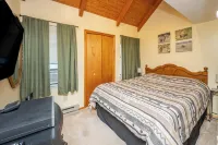 Lakeview 2-bedroom condo with wood fireplace Các khách sạn ở 