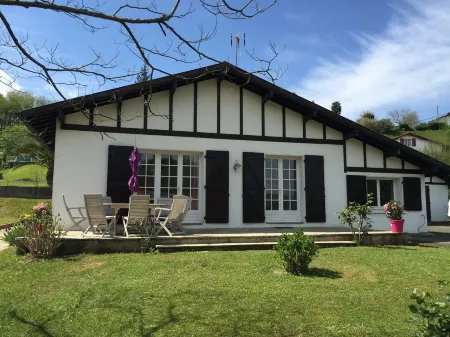 RENOVATED BASQUE HOUSE 8 BEDROOMS CLIM WIFI NEAR LAKE, OCEAN GARDEN, PETS OK Отели в г. Сен-Пе-Сюр-Нивель