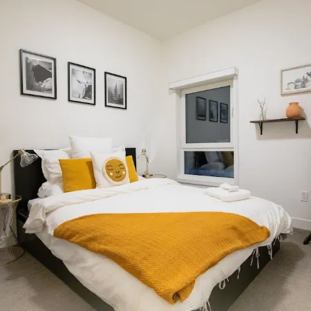 Hot Tub, 3 min to Resort, Fully Stocked Kitchen Complimentary Local Coffee