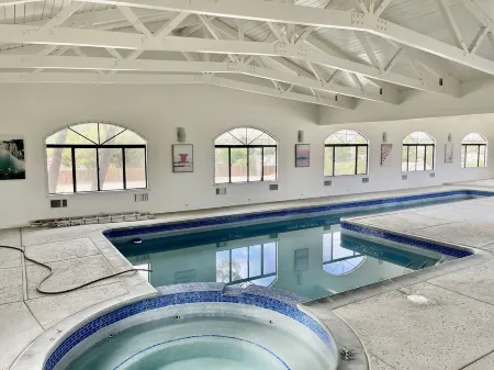 INDOOR SWIMMING POOL AND VERY SPACIOUS AND LUXURY