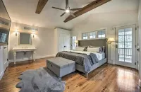 Sprawling Retreat W/Private Beach Access