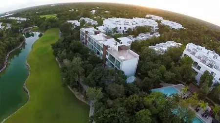 Tranquility Oasis: Private Penthouse living with local Pool, Beach and Golf! Отели в г. Тулум