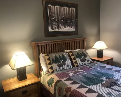 Spacious Ski-in Ski-out / Golf condo ..ski down to the lift Hotels in Kimberley