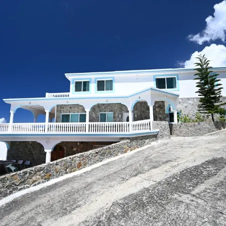 Villa Francisca – Stylishly Remodeled 3-Bedroom Executive Villa with Ocean Views