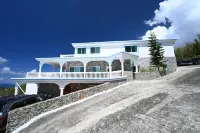 Villa Francisca – Stylishly Remodeled 3-Bedroom Executive Villa with Ocean Views