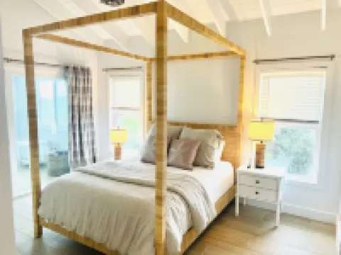 ShuggaBreeze on Great Guana Cay. Expansive home with Private Pier and Beach.  호텔