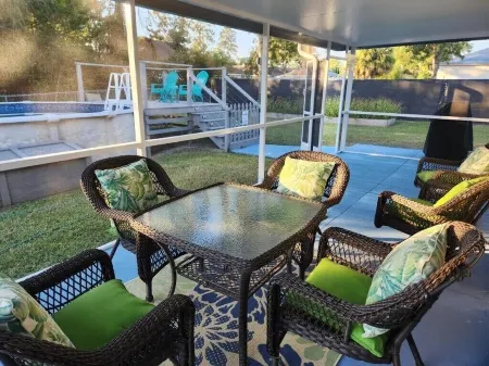Beautiful 3 BR Home|Saltwater Pool|Fenced Yard|8 Min to Weeki Wachee River Отели в г. Эрнандо