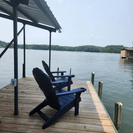 Perfect Lakeside Retreat! Отели рядом с достопримечательностью «Toccoa Falls»