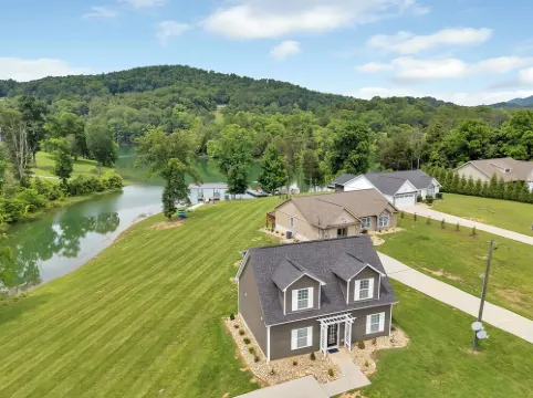 Tranquil Cove on Norris Lake w/ Kayaks