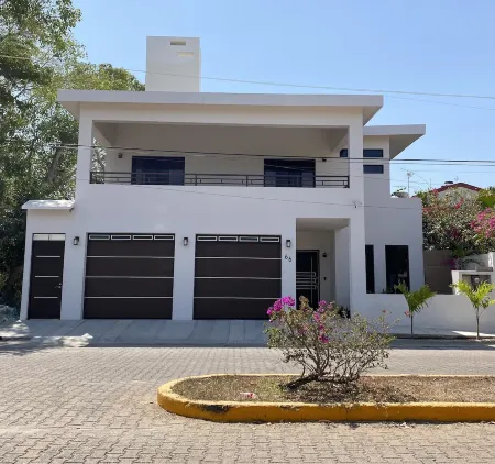 New Modern 2 Bedroom Apartment Casa Brisa Fina #4 Отели в г. Компостела