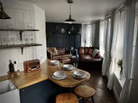 Period apartment, great views, in heart of historic town.
