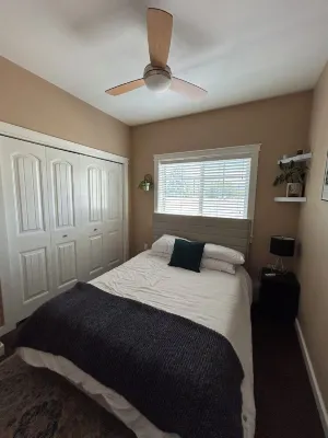 Bright 2-Bedroom Downtown Getaway