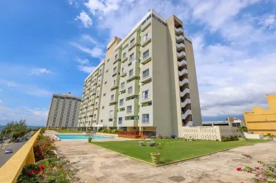 Appealing 3 bedroom with Pool, Balcony and Scenic View, Kingston Waterfront.