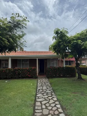 Charming 1 bedroom apartment with WiFi, AC In the Heart of Jaco