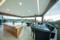 Luxury Villa #11 Private Pool, Oceanview & Complimentary Concierge Services
