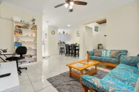 Dreamers Getaway - Relaxing unit with large rooms, full kitchen, & fast Wi-Fi