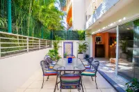 Spacious PV Condo Near Beach  호텔