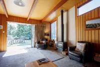 1970's Renovated,self contained 2 bedroom bach