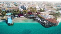 Apt71 Porto Antigo 2 Two Bed Penthouse with Shared Pool and Panaromic Sea Views. فنادق في 