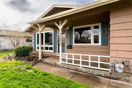 Comfortable Pet friendly Отели в г. Олбани