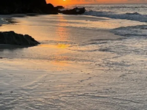 Sand Pebble 1 Bdrm Apt on Marley Beach w/ ocean views & steps to private beach Hotels in Warwick