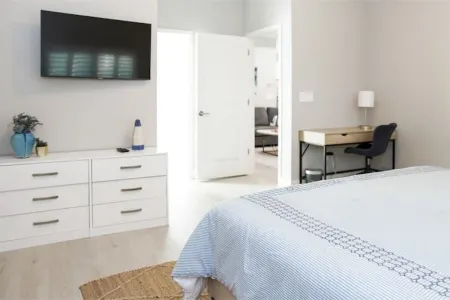 New, charming 3-bedroom home with pool Отели рядом с достопримечательностью «Venice Myakka River Park»