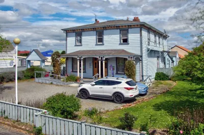 Room for everyone ..comfortablebeds for large groups Hotels near Wairarapa College