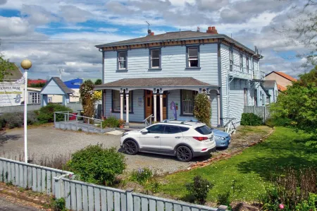 Room for everyone ..comfortablebeds for large groups