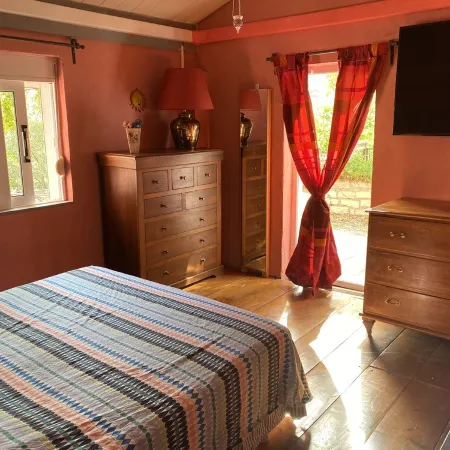 House of character with swimming pool private and seen on sea