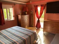 House of character with swimming pool private and seen on sea