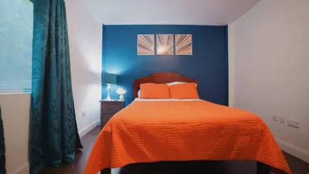 Modern Condo w/ Panoramic Views Walking Distance Between Grand Anse & BBC Beach Отели рядом с достопримечательностью «Гранд Анс Бич»